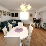 Lanterna Apartament *