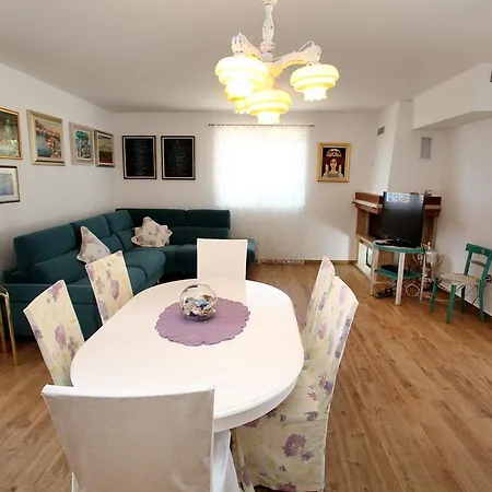 Lanterna Apartmán *