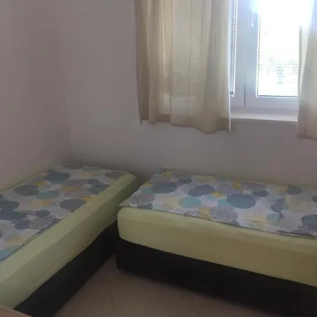 Lanterna Apartmán *