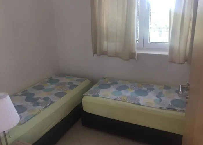 Lanterna Apartment *